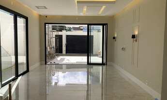 Imagem 6: Casa Duplex Alto Padrão com 3 Suítes à Venda na Praia do Morro - Guarapari/ES