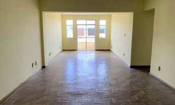 Imagem 4: Amplo Espaço Familiar: Cobertura de 3 Dormitórios com Terraço e 4 Vagas de Garagem