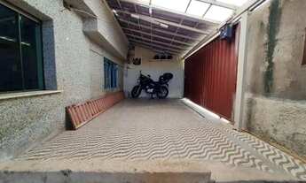 Imagem 3: Moradia Confortável de 3 Dormitórios com Suíte e Vaga de Garagem