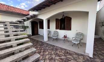 Imagem 2: 2 casa á venda em Barbacena com 3 dormitório e 2 suítes no Santa Cecília