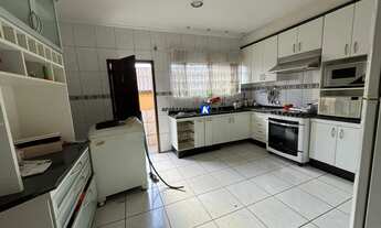 Imagem 6: Casa Térrea com Edícula p/ VENDA - 3 dormitórios, 4 Vagas, Corredor Lateral, Edícula, Chur