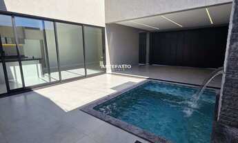 Imagem 2: Casa à Venda com 3 quartos, 3 banheiros, 3 vagas e 160m²