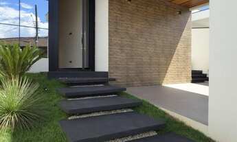 Imagem: Casa com Piscina à Venda no Nova Gardênia