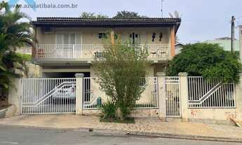Imagem 3: Casa com área gourmet e casa de hóspedes no Retiro das Fontes, Atibaia. Vista para a Pedra
