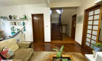 Imagem 7: EXCELENTE CASA ESTILO SOBRADO de 4 quartos, localizado em rua tranquila e residencial, no