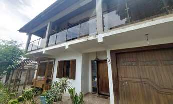 Imagem 6: EXCELENTE CASA ESTILO SOBRADO de 4 quartos, localizado em rua tranquila e residencial, no