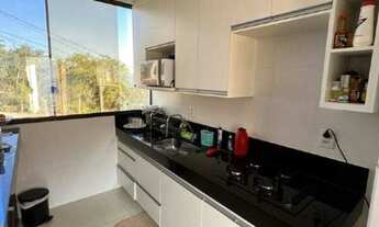 Imagem 2: Linda casa com projeto moderno e arrojado, localizada no Condomínio Trilhas do Sol, sendo