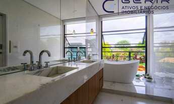 Imagem 2: Desfrute de conforto e segurança na melhor localização dentro do condomínio. Casa em doi