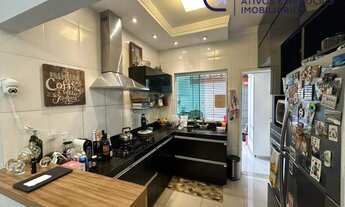 Imagem 6: Em frente a praça do bairro !!! Excelente localização e associada com a bom gosto essa c