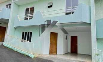 Imagem: Sobrado interno, com 3 quartos, sendo 1