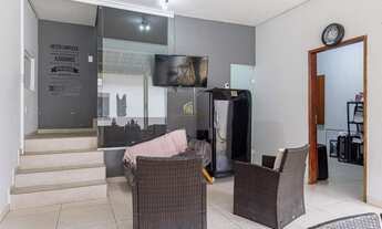 Imagem 4: Com 3 quartos espaçosos, sendo 1 suíte, você terá todo o conforto e privacidade que precis