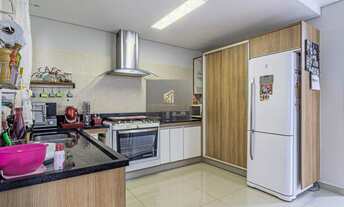 Imagem 3: Com 3 quartos espaçosos, sendo 1 suíte, você terá todo o conforto e privacidade que precis