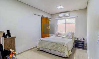 Imagem 2: Com 3 quartos espaçosos, sendo 1 suíte, você terá todo o conforto e privacidade que precis