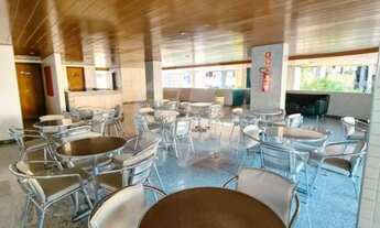 Imagem 6: Para você que quer morar bem num apartamento espaçoso e aconchegante pertinho da praia. Ve