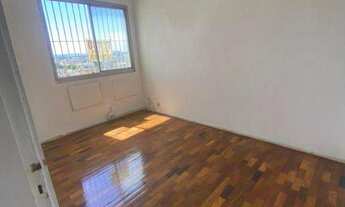 Imagem 2: Apartamento em Olaria em localização privilegiada, composto de sala com piso, 3 quartos co