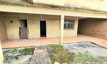 Imagem: Casa duplex com terração frente de rua