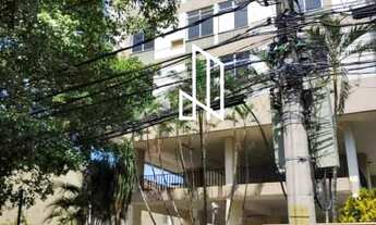 Imagem: Em prédio centro de terreno, apto. Com