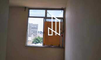 Imagem 4: Em prédio centro de terreno, apto. com 55 m² em andar alto, claro e arejado com vista livr