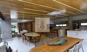 Imagem: Casa de condomínio à venda, com 6 suítes