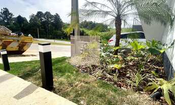 Imagem 2: Casa Exclusiva com Design Moderno e Alto Padrão de Acabamento no Condomínio Reserva Ipanem