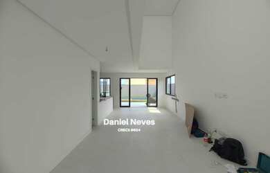 Imagem 3: Casa Nova à Venda no Alphaville Litoral Norte! * 4 suítes amplas, sendo uma térrea* Sala