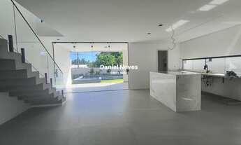 Imagem 6: Casa em Condomínio à VENDA - Abrantes (próximo a Busca Vida)! Pavimento Térreo: - Garage