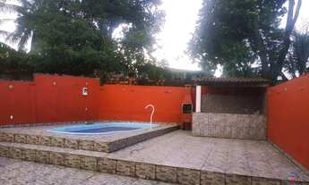 Imagem: Casa com 2/4 e quintal com área de lazer