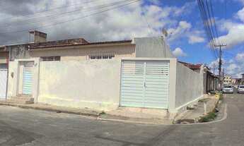 Imagem: Casa de Esquina à Venda com 2 Moradias