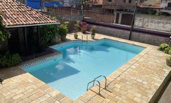 Imagem 3: Casa à venda com 07 quartos sendo 03 suítes, super área de lazer com piscina e espaço para