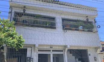 Imagem 2: Casa de dividida em 3 partes, com 1º andar (4 quartos sendo 1 suíte) e o térreo com um kit