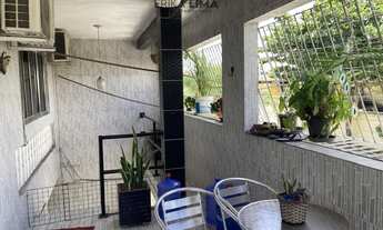 Imagem 6: Casa de dividida em 3 partes, com 1º andar (4 quartos sendo 1 suíte) e o térreo com um kit