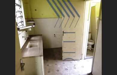 Imagem 2: Prédio comercial com loja e 5 apartamentos, com 520m², à venda