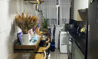 Imagem 3: Apartamento reformado! Andar alto! Pronto para morar! 2 Quartos • Varanda • 1 Vaga, com La