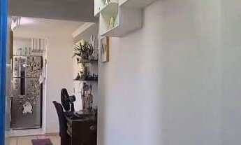 Imagem 3: Apartamento todo reformado! 2 Quartos • 1 Vaga Coberta FIxa