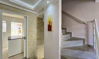 Imagem 3: Belo Sobrado Reformado • Varanda Ampla Gourmet com Churrasqueira • 2 Quartos e + 1 Quarto