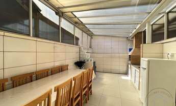 Imagem 7: Belo Sobrado Reformado • Varanda Ampla Gourmet com Churrasqueira • 2 Quartos e + 1 Quarto