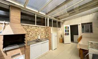 Imagem 6: Belo Sobrado Reformado • Varanda Ampla Gourmet com Churrasqueira • 2 Quartos e + 1 Quarto