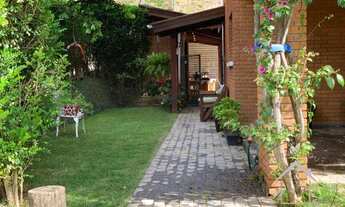 Imagem 5: Casa com Piscina em Condomínio Fechado 370m² • 4 Quartos • 2 Suítes com Closed • Sótão • Q