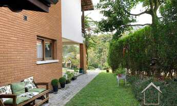 Imagem 6: Casa com Piscina em Condomínio Fechado 370m² • 4 Quartos • 2 Suítes com Closed • Sótão • Q