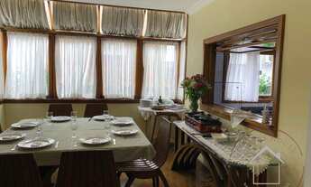 Imagem 7: Casa com Piscina em Condomínio Fechado 370m² • 4 Quartos • 2 Suítes com Closed • Sótão • Q