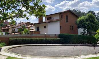 Imagem 4: Casa com Piscina em Condomínio Fechado 370m² • 4 Quartos • 2 Suítes com Closed • Sótão • Q