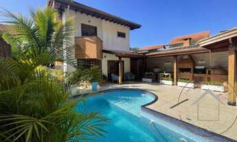 Imagem: Casa com Piscina em Condomínio Fechado