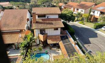 Imagem 2: Casa com Piscina em Condomínio Fechado 370m² • 4 Quartos • 2 Suítes com Closed • Sótão • Q