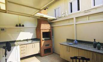 Imagem 7: Sobrado 158m² • 3 Quartos • 1 Suíte • 2 Vagas e Soton. Varanda Gourmet com Churrasqueira