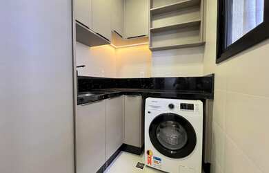 Imagem 6: Alto Padrão para Venda em Itapema, Meia Praia, 4 dormitórios, 1 suíte, 3 vagas