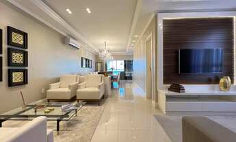 Imagem 4: Alto Padrão para Venda em Itapema, Meia Praia, 4 dormitórios, 4 suítes, 5 banheiros, 3 vag