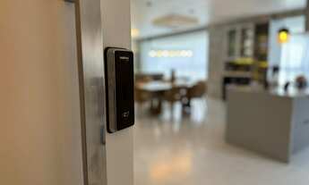 Imagem 2: Apartamento para Venda em Itapema, Meia Praia, 3 dormitórios, 3 suítes, 4 banheiros, 2 vag