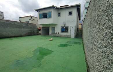 Imagem 3: Casa para Venda em Juiz de Fora, Santa Maria, 4 dormitórios, 1 suíte, 3 banheiros, 13 vaga