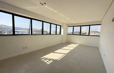 Imagem 3: Imóvel Comercial para Venda em Juiz de Fora, Centro, 1 dormitório, 1 suíte, 1 banheiro, 1