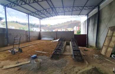 Imagem 2: Galpão para Venda em Juiz de Fora, Linhares, 3 dormitórios, 1 suíte, 4 banheiros, 10 vagas